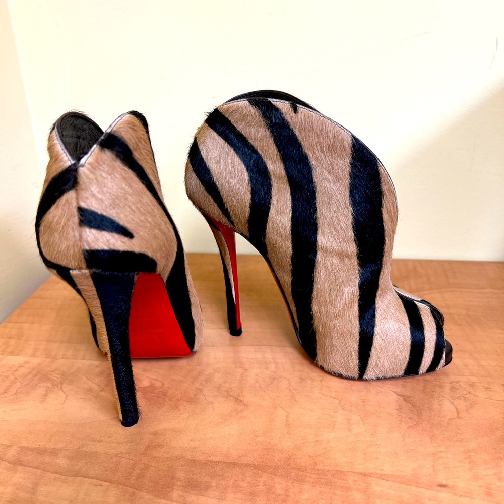 Christian Louboutin Chester Fille Fur Striped Heel Peep toe